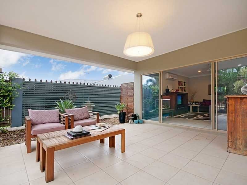 18 Elphinstone Street, Kanimbla QLD 4870