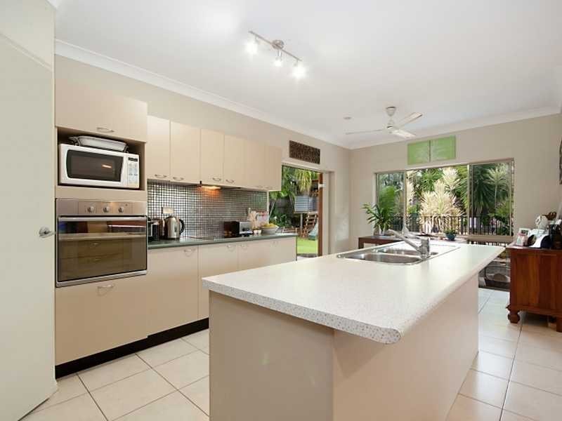 18 Elphinstone Street, Kanimbla QLD 4870