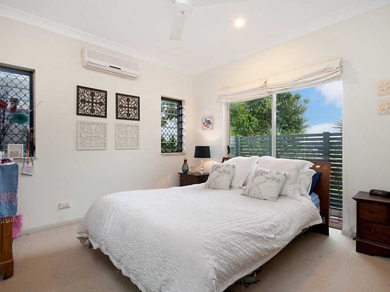 18 Elphinstone Street, Kanimbla QLD 4870