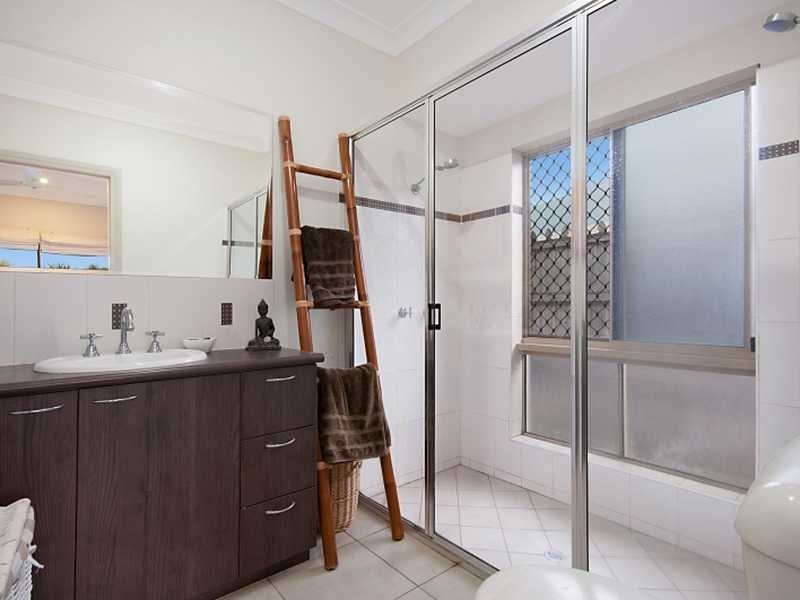 18 Elphinstone Street, Kanimbla QLD 4870