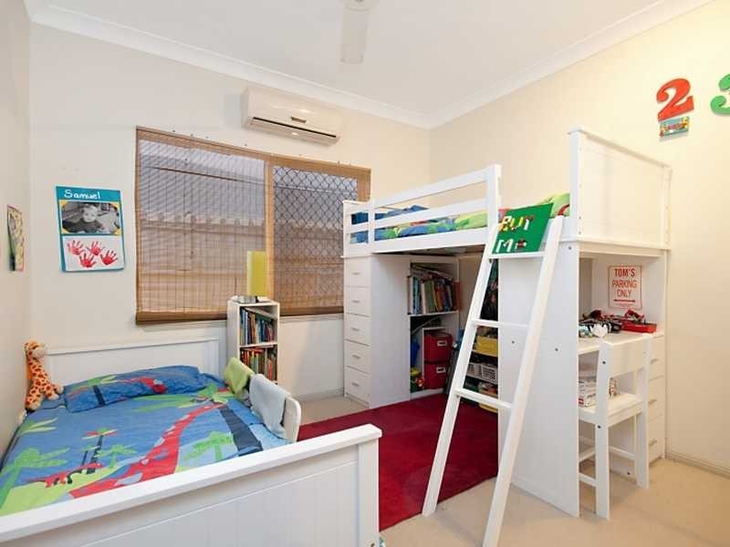 18 Elphinstone Street, Kanimbla QLD 4870