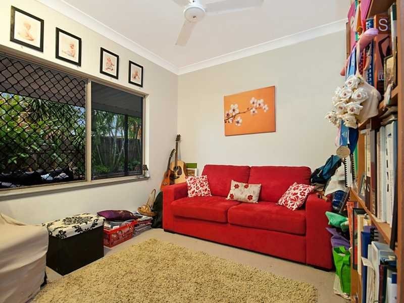 18 Elphinstone Street, Kanimbla QLD 4870