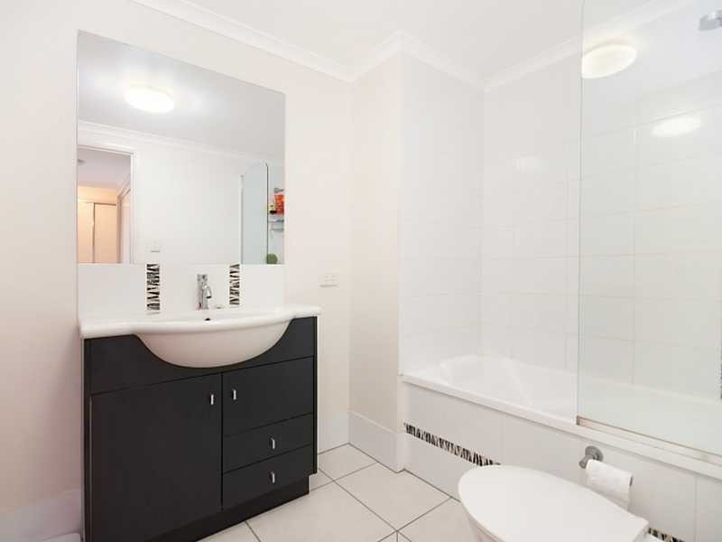 21/182 Spence Street, Cairns QLD 4870