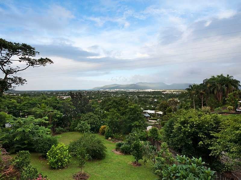 13 Julian Close, Mooroobool QLD 4870
