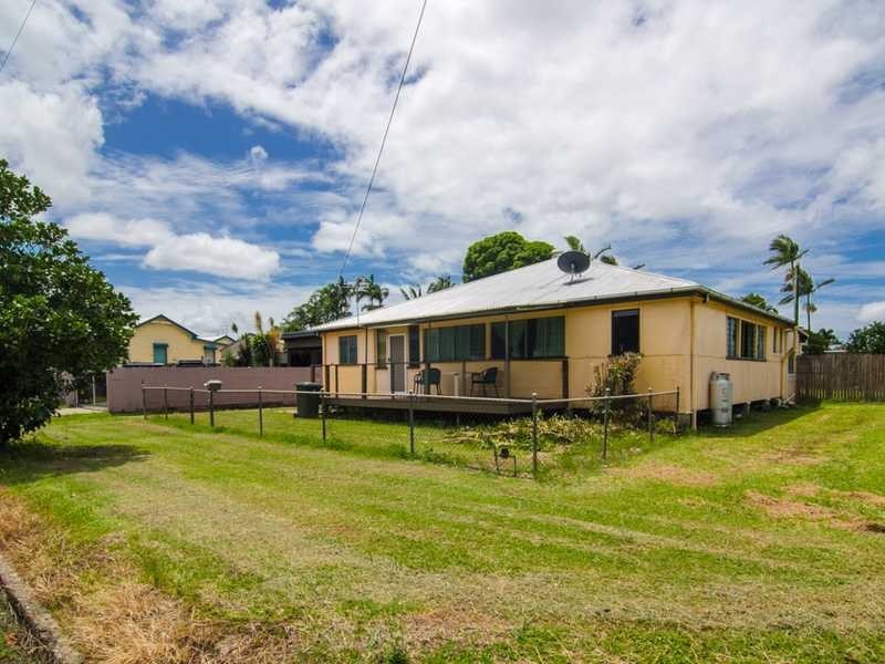 100 Swallow Street, Mooroobool QLD 4870