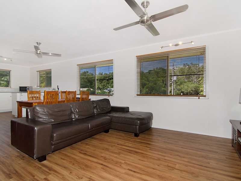 100 Machans Beach Road, Machans Beach QLD 4878