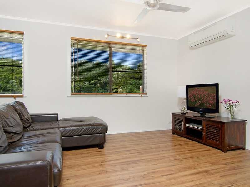 100 Machans Beach Road, Machans Beach QLD 4878