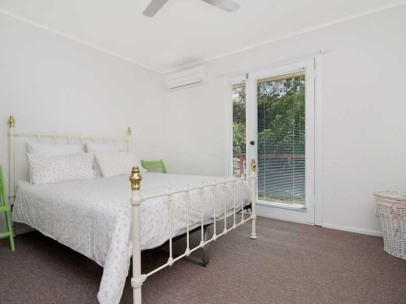 100 Machans Beach Road, Machans Beach QLD 4878