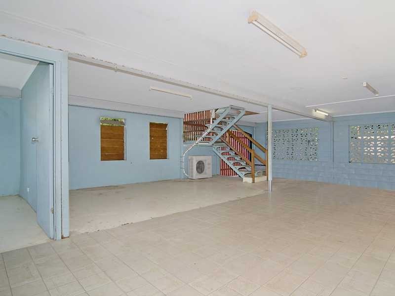 100 Machans Beach Road, Machans Beach QLD 4878