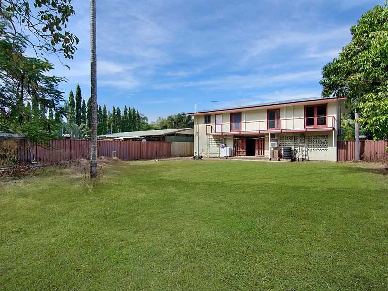 100 Machans Beach Road, Machans Beach QLD 4878