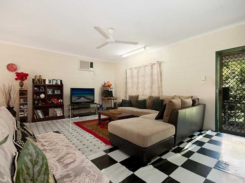 286 Brown Street, Westcourt QLD 4870