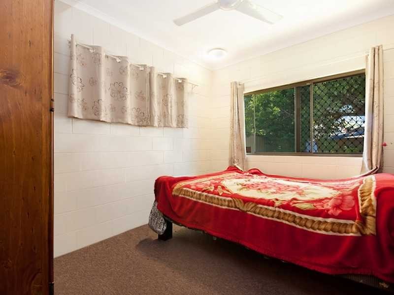 286 Brown Street, Westcourt QLD 4870