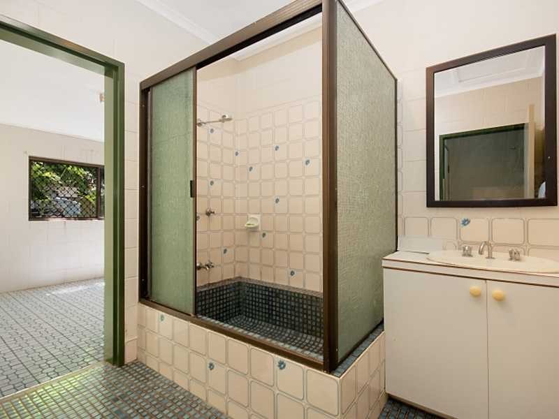 286 Brown Street, Westcourt QLD 4870