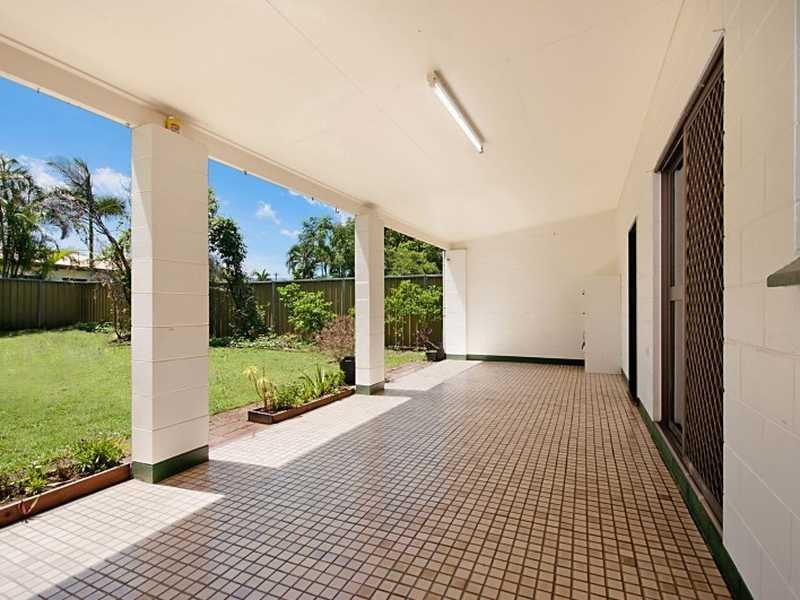 286 Brown Street, Westcourt QLD 4870