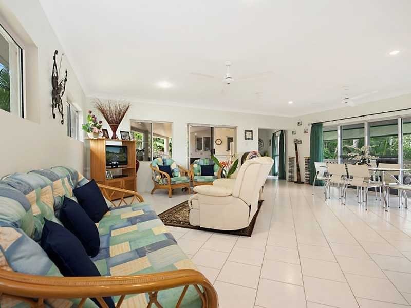 1 Maria Street, Flying Fish Point QLD 4860