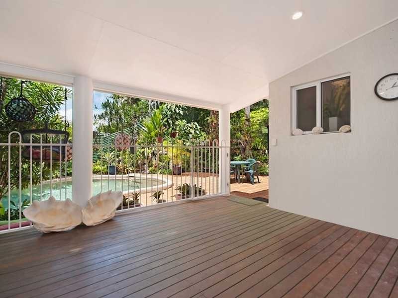 1 Maria Street, Flying Fish Point QLD 4860