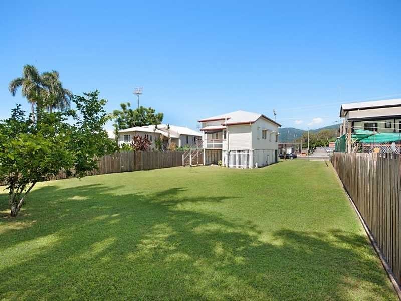 36 Tills Street, Westcourt QLD 4870