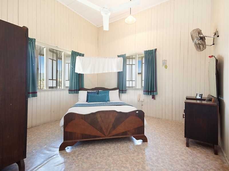 36 Tills Street, Westcourt QLD 4870