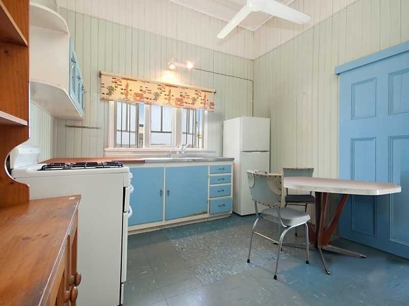 36 Tills Street, Westcourt QLD 4870