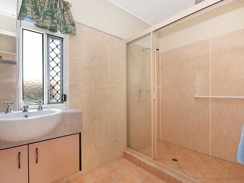 36 Tills Street, Westcourt QLD 4870