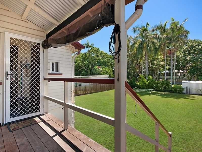 36 Tills Street, Westcourt QLD 4870