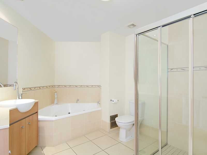 304/2-4 Lake Street, Cairns City QLD 4870