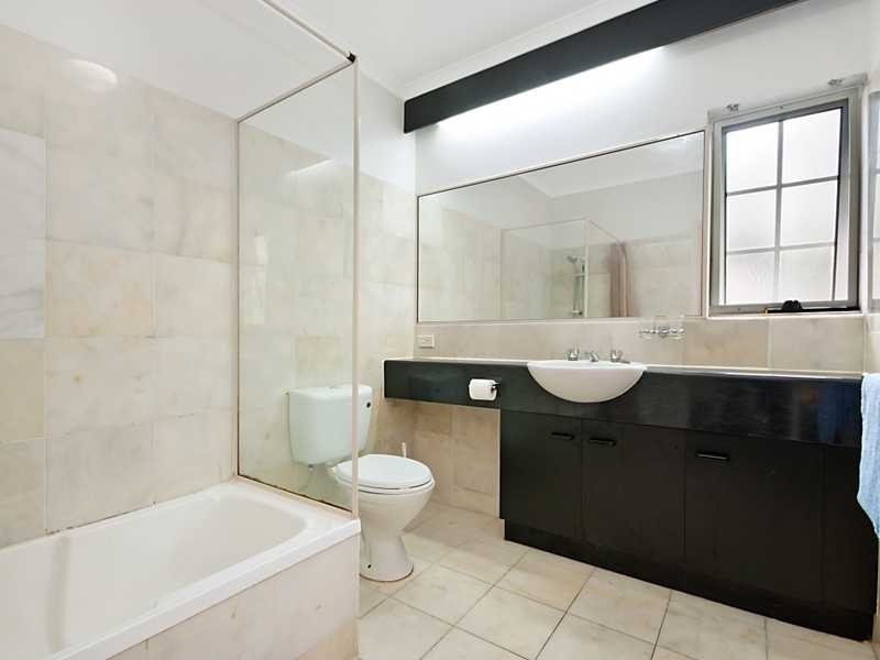 44/327 Lake Street, Cairns North QLD 4870