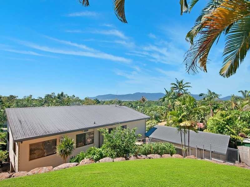 11 Minerva Avenue, Mooroobool QLD 4870