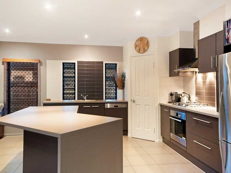 22 Bassett Street, Kanimbla QLD 4870