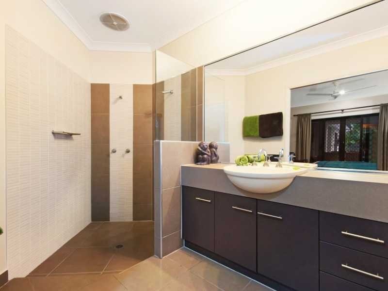 22 Bassett Street, Kanimbla QLD 4870