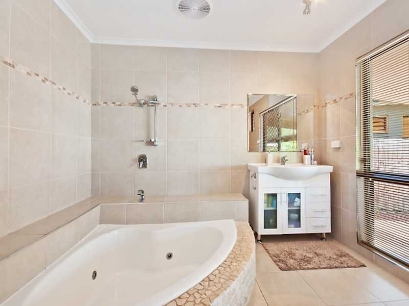 2 Adam Drive, Brinsmead QLD 4870