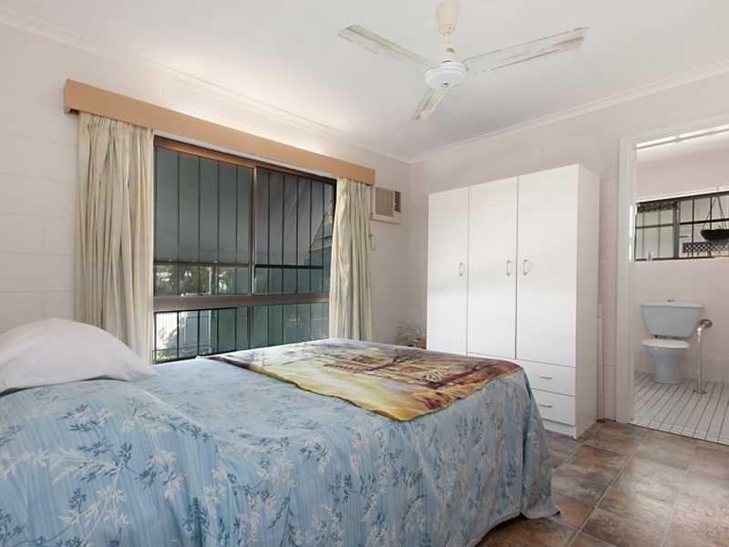 2/113 Jensen Street, Whitfield QLD 4870