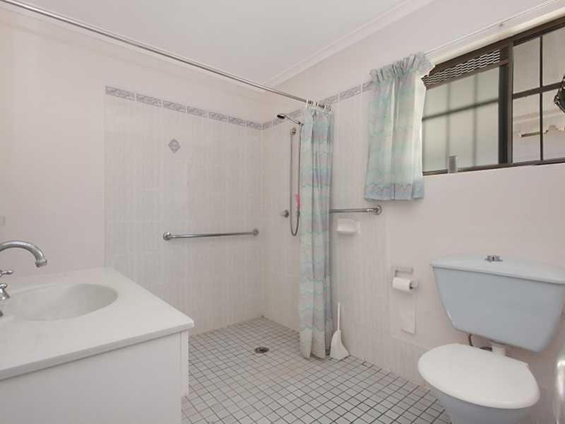 2/113 Jensen Street, Whitfield QLD 4870