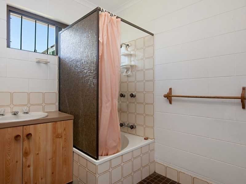 2/113 Jensen Street, Whitfield QLD 4870