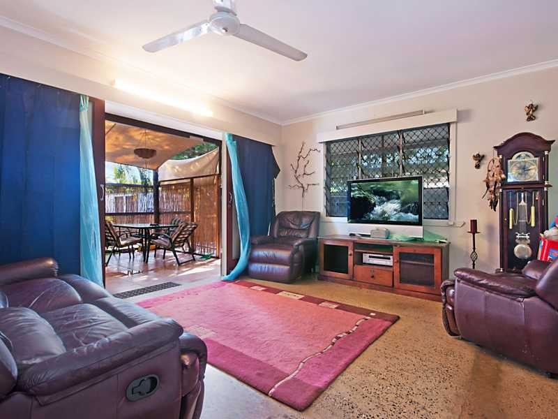 432A McCoombe, Mooroobool QLD 4870