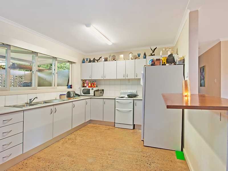 432A McCoombe, Mooroobool QLD 4870