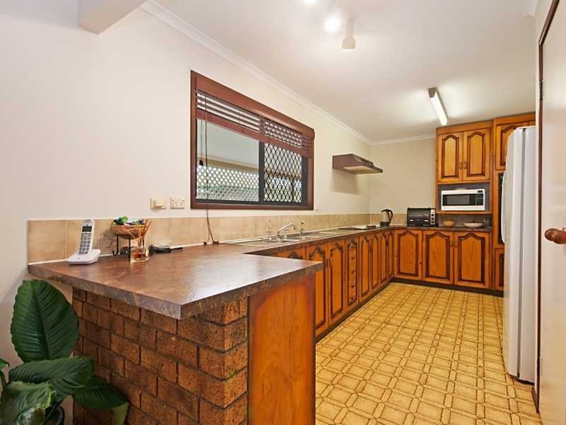 8 Violet Street, Mooroobool QLD 4870