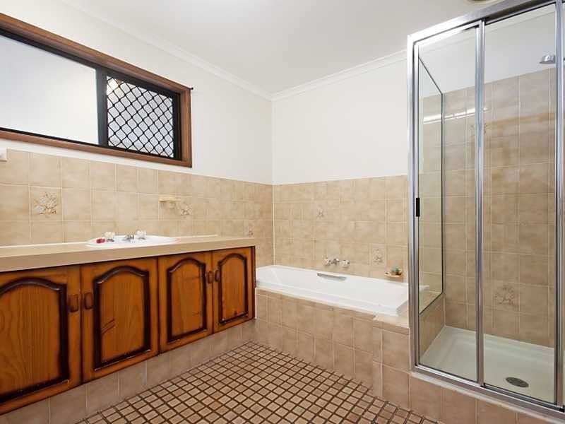 8 Violet Street, Mooroobool QLD 4870