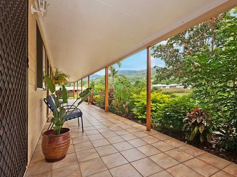 8 Violet Street, Mooroobool QLD 4870