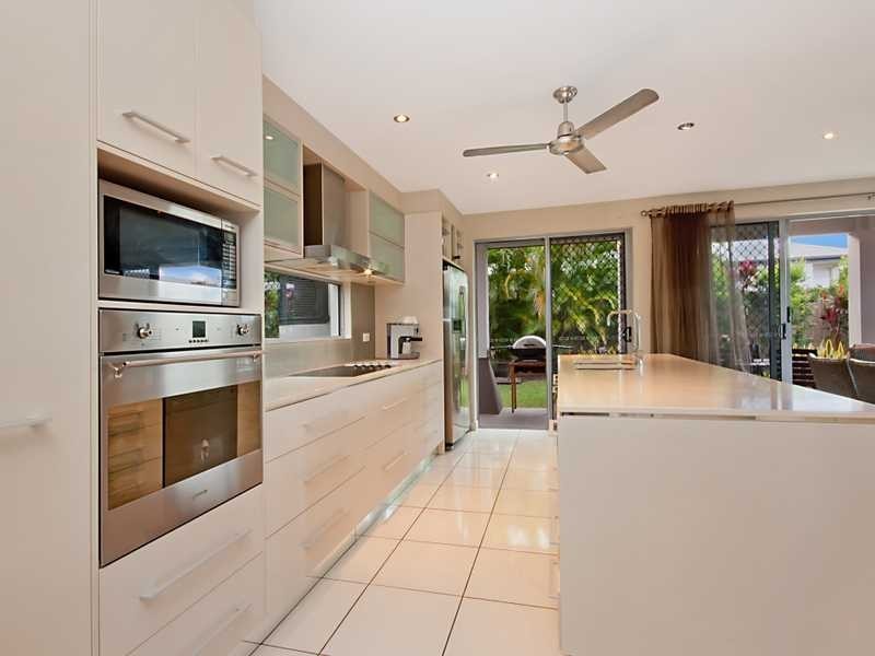 2 Bushlark Place, Smithfield QLD 4878