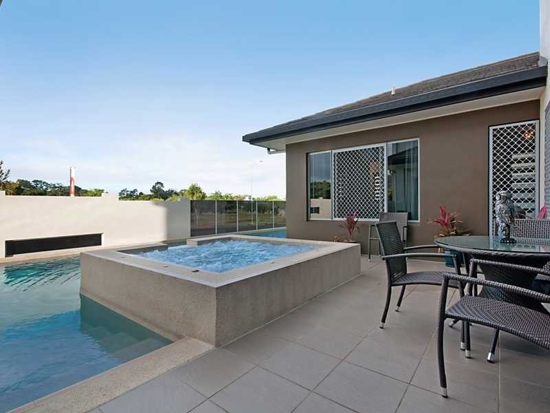 2 Bushlark Place, Smithfield QLD 4878