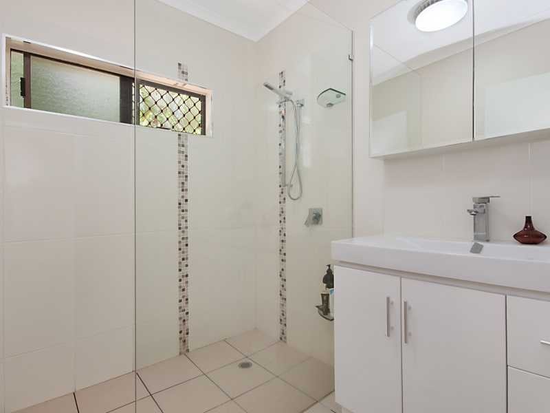 2/6-10 Holmes Street, Stratford QLD 4870