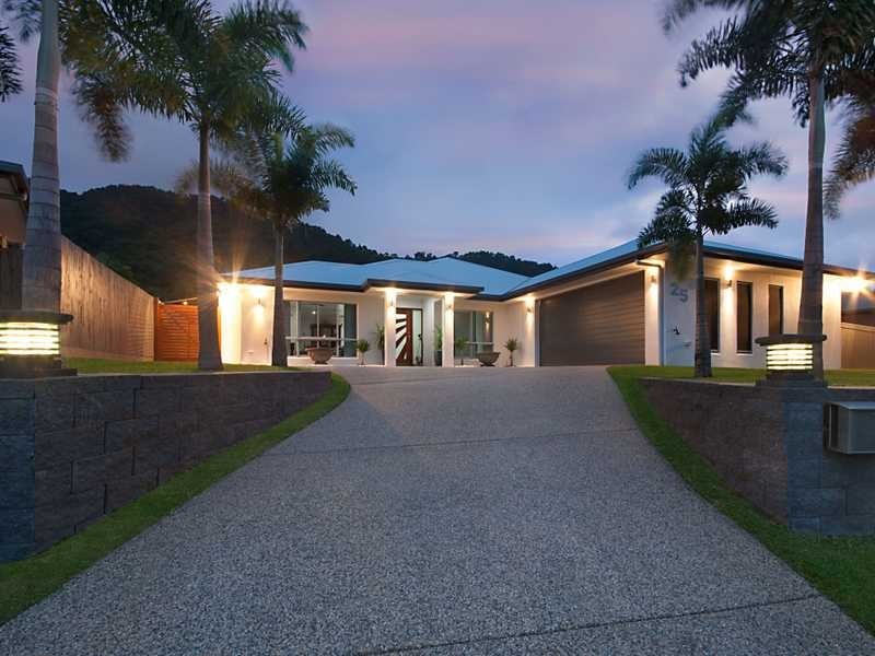 25 Rainbow Street, Kanimbla QLD 4870