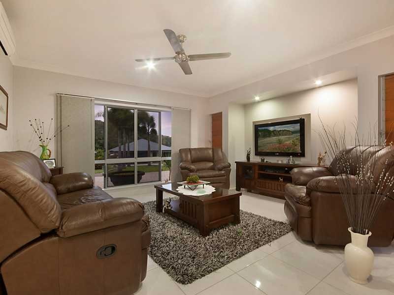 25 Rainbow Street, Kanimbla QLD 4870