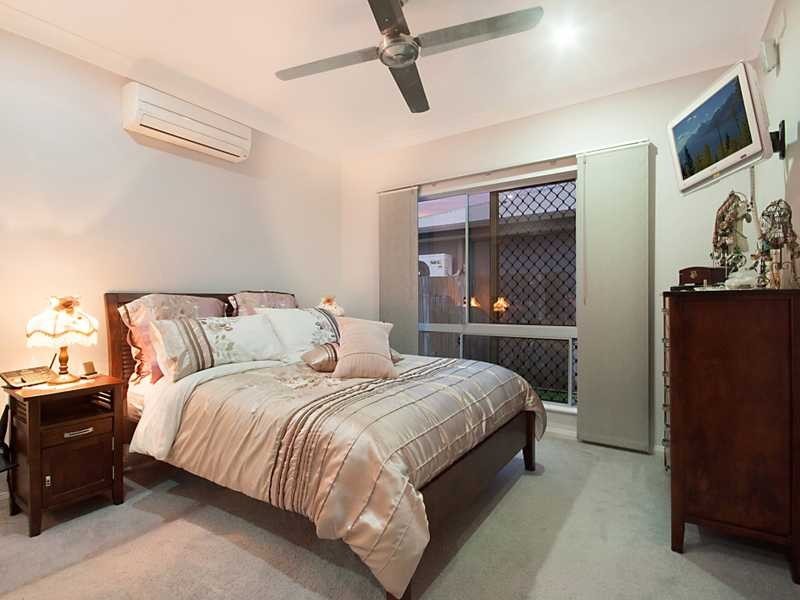 25 Rainbow Street, Kanimbla QLD 4870