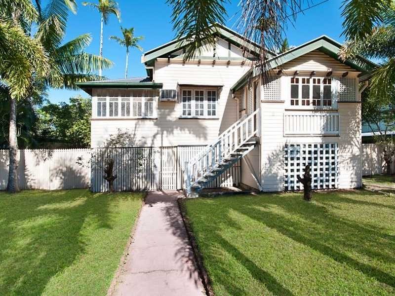 11 Law Street, Cairns North QLD 4870