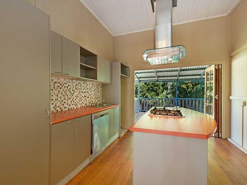 11 Law Street, Cairns North QLD 4870