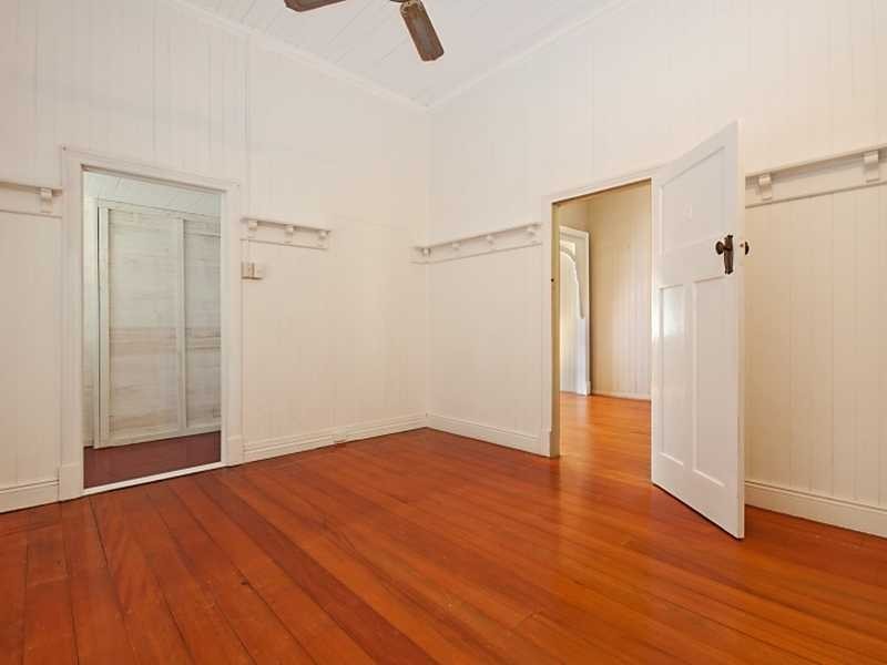 11 Law Street, Cairns North QLD 4870