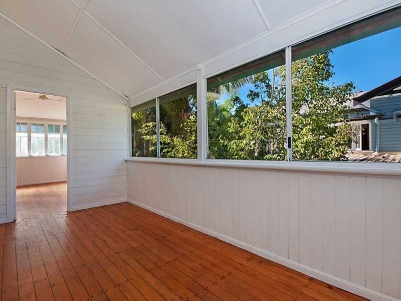 11 Law Street, Cairns North QLD 4870