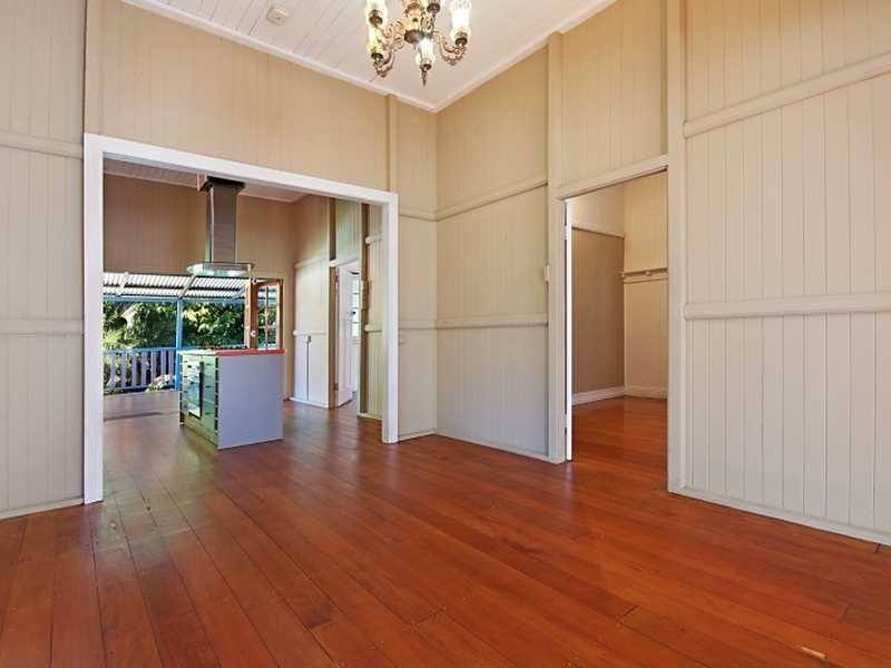 11 Law Street, Cairns North QLD 4870